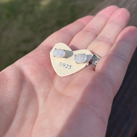 Genuine moonstone .925 studs - Picture 8 of 16